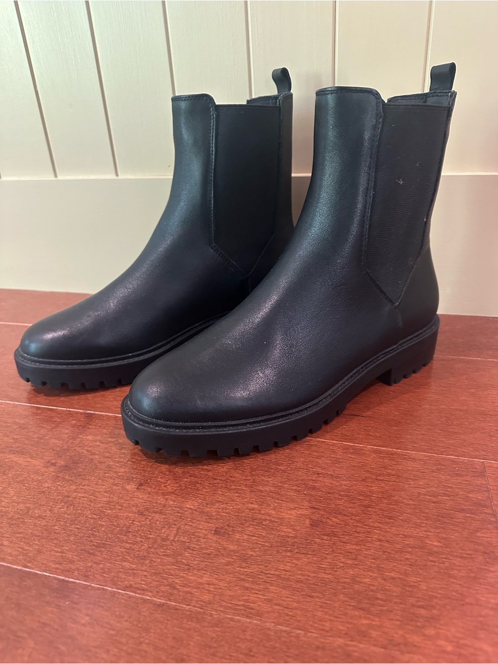 Classic Black Chelsea Lug Sole Boots - Women